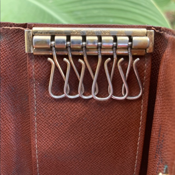 Authentic Vintage Louis Vuitton Monogram Key Holder 6 Keys - Picture 6 of 17